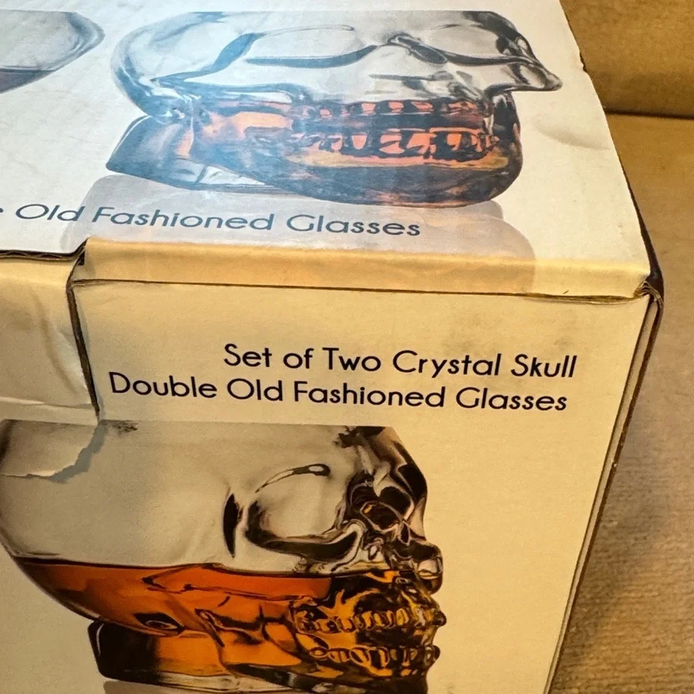 Skeller Crystal Skull Glasses Set